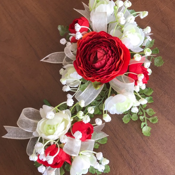 HAND CRAFTED Silk Floral Wrist Corsage and Matching Boutonnière - Picture 3 of 5